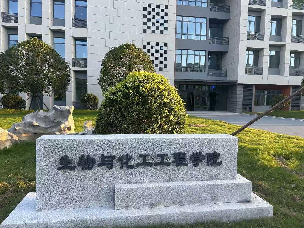 海北藏族自治州扬州职业大学体育场高杆灯项目
